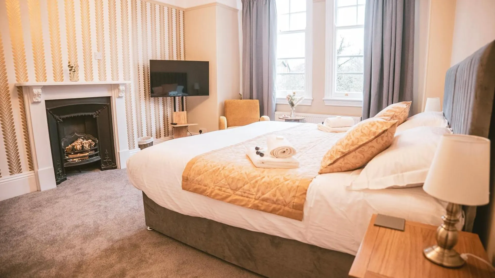St Michaels Town House - Elegant And Large Holiday Home In The Heart Of Gloucester 0*,