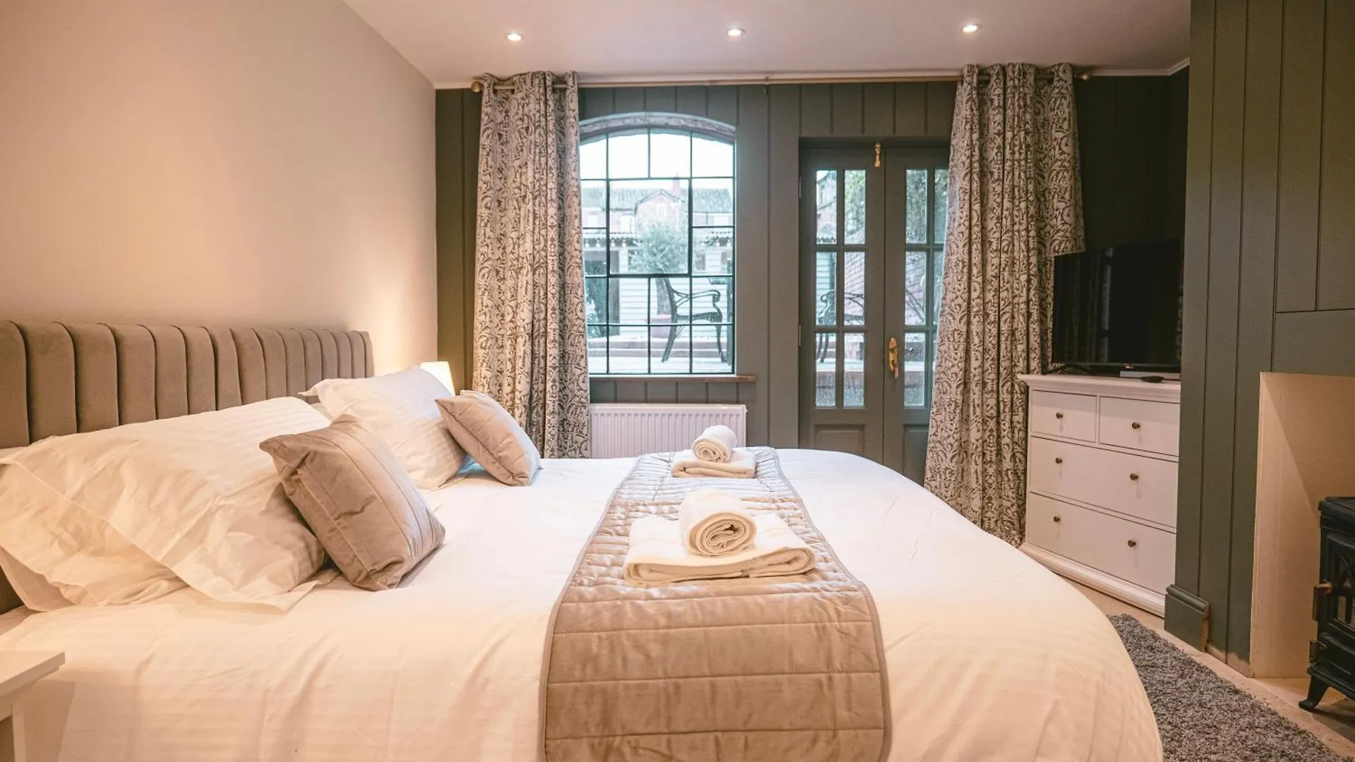 St Michaels Town House - Elegant And Large Holiday Home In The Heart Of Gloucester United Kingdom