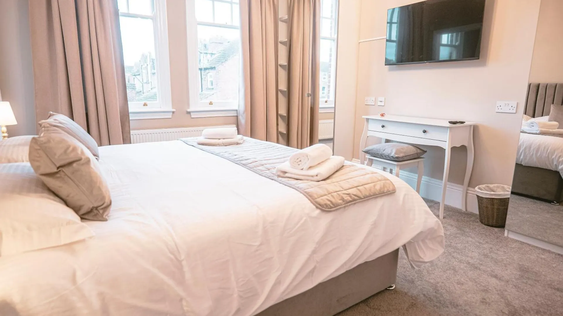 St Michaels Town House - Elegant And Large Holiday Home In The Heart Of Gloucester