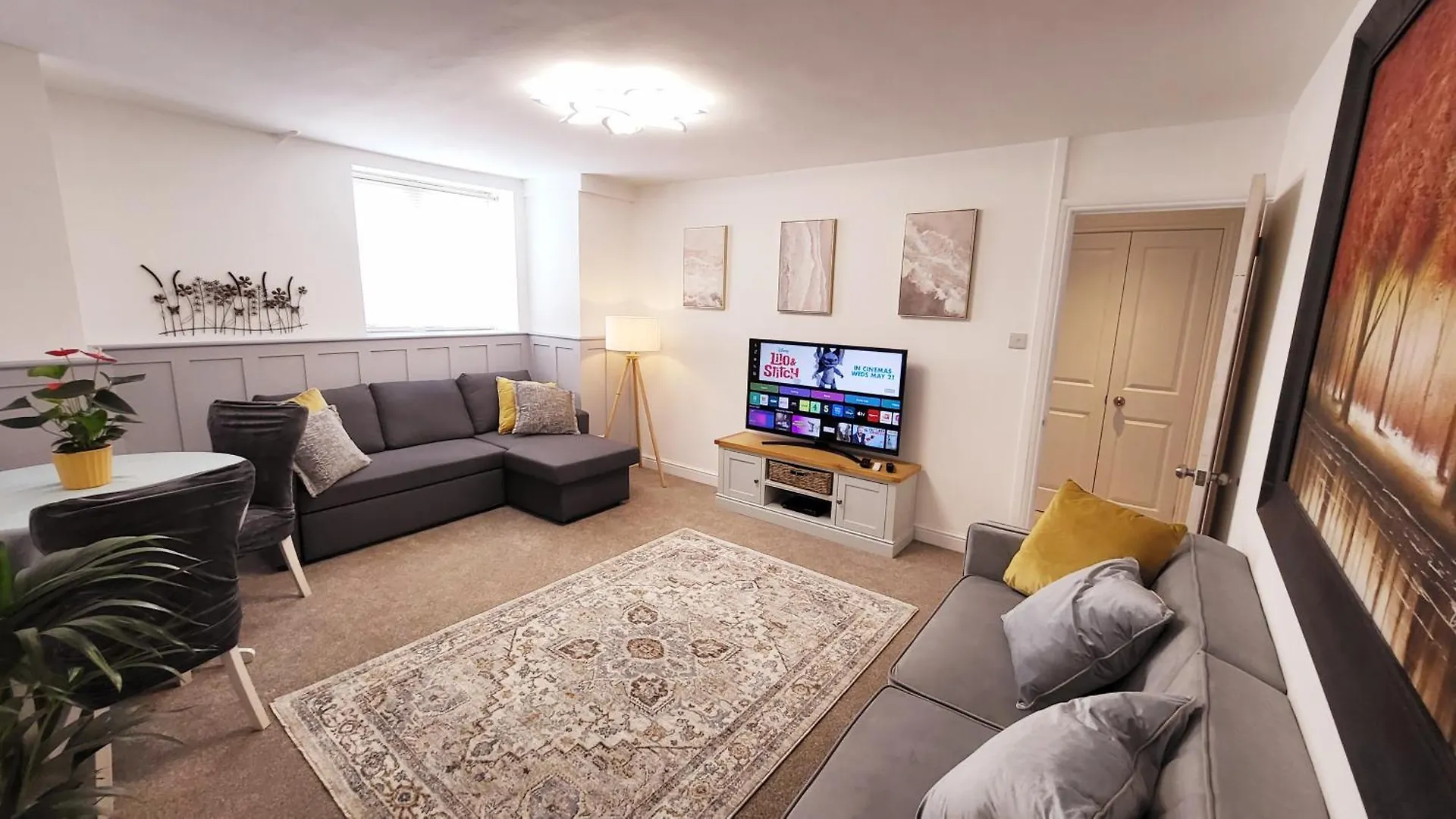 St Michaels Town House - Elegant And Large Holiday Home In The Heart Of Gloucester